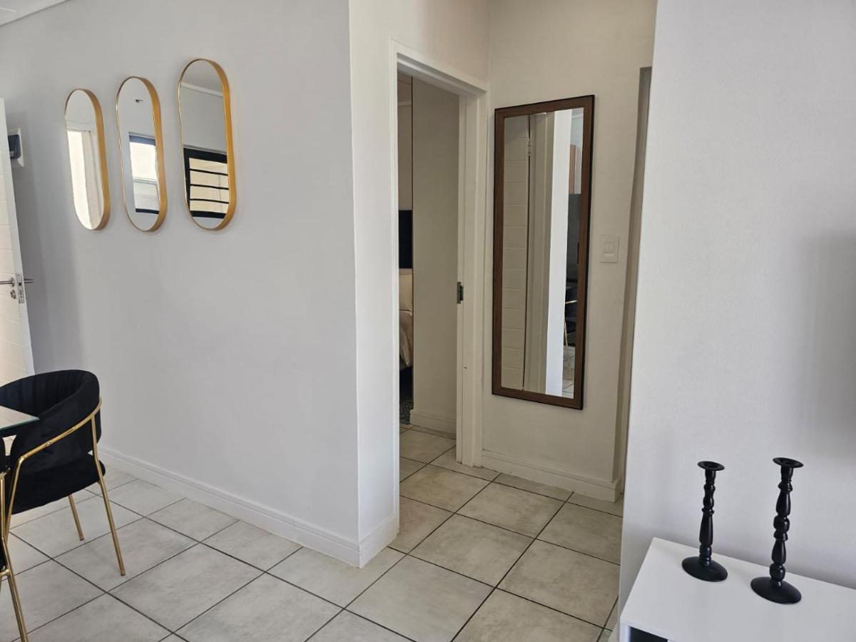 Sandton 2-Bed Oasis • Pool, Gym & Workspace6